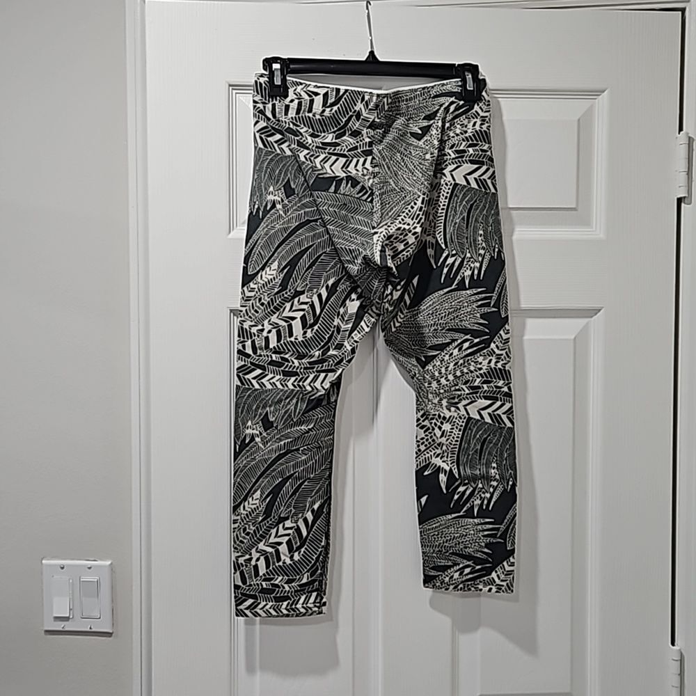 Nike Capris - Picture 2 of 2